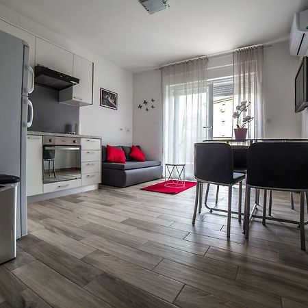 Studio Apartman Nina Lägenhet Rijeka Exteriör bild