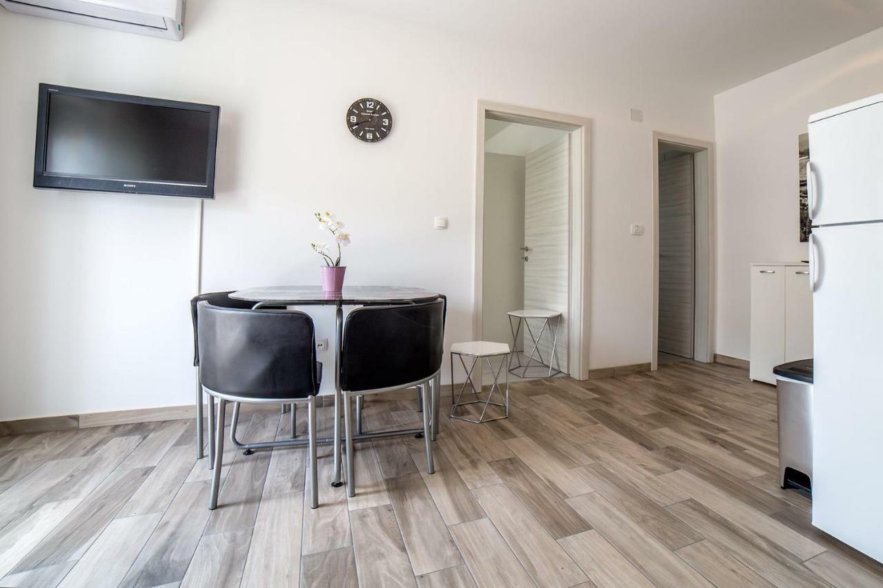 Studio Apartman Nina Lägenhet Rijeka Exteriör bild