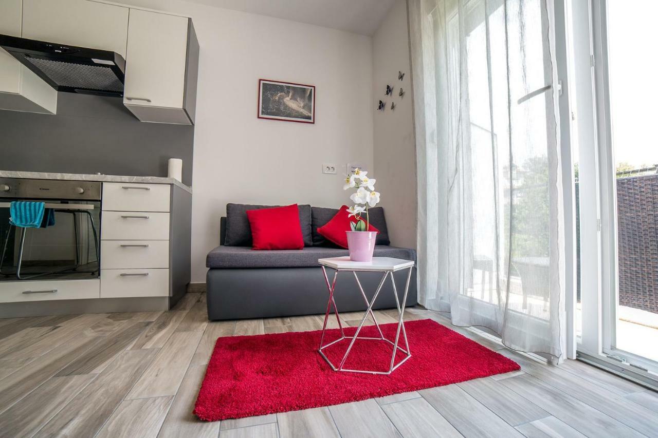 Studio Apartman Nina Lägenhet Rijeka Exteriör bild